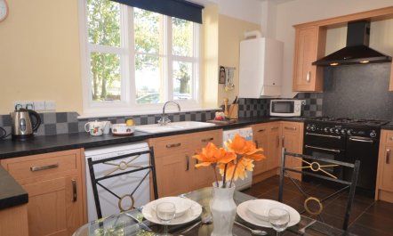 3 Bed in Lyme Regis 3