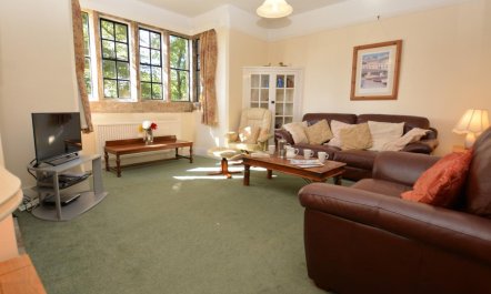 3 Bed in Lyme Regis 1