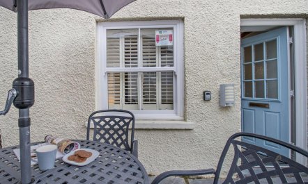 2 Bed in Aberdyfi 1