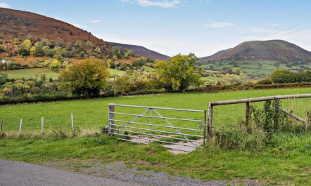 2 Bed in Crickhowell 1