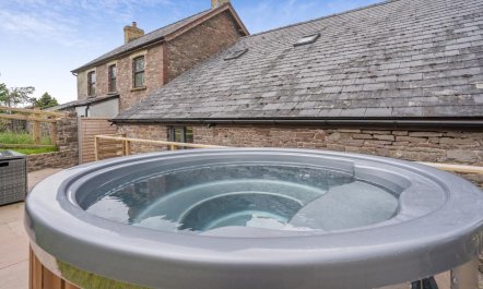 2 Bed in Crickhowell 3