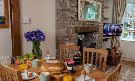 2 Bed in Brecon 1