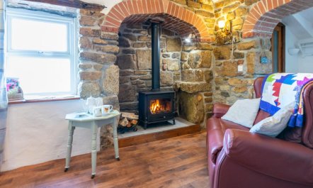 2 Bed in St Hilary 4