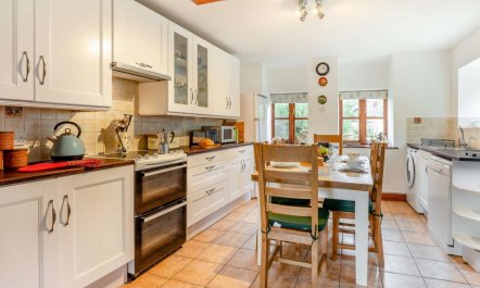3 Bed in Carisbrooke 3