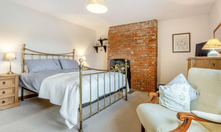 3 Bed in Carisbrooke 7