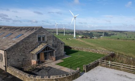 6 Bed in Scammonden 1