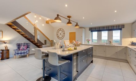 6 Bed in Scammonden 8
