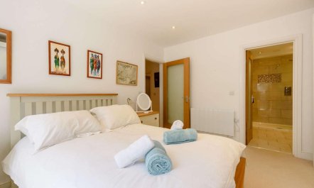 3 Bed in Tenby 8