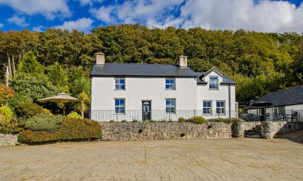 5 Bed in Colwyn Bay 1