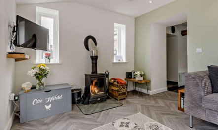 2 Bed in Bwlchgwyn 2