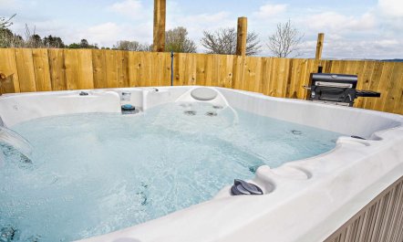 2 Bed in Llanybydder 2