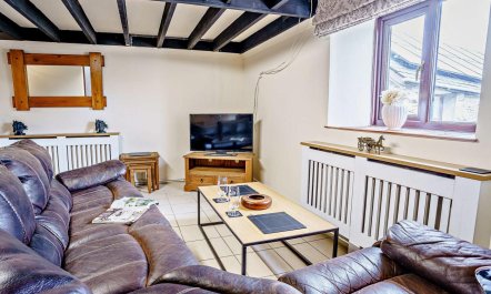 2 Bed in Llanybydder 4