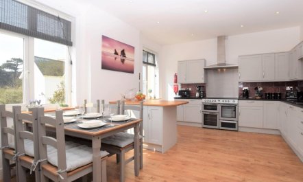 3 Bed in Freshwater 4