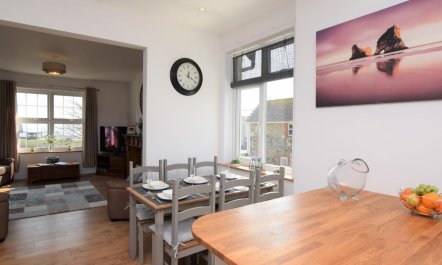 3 Bed in Freshwater 9