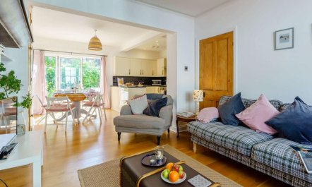 3 Bed in Eastbourne 1