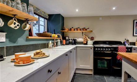 3 Bed in Tyn Y Groes 6