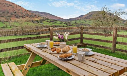 2 Bed in Crickhowell 2
