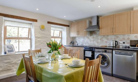 2 Bed in Cambrose 1