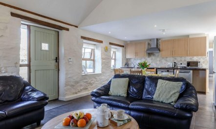 2 Bed in Cambrose 5