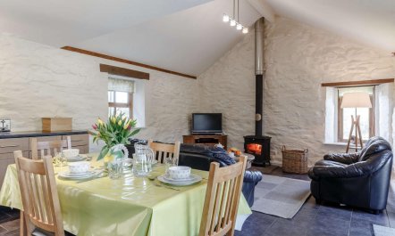 2 Bed in Cambrose 2