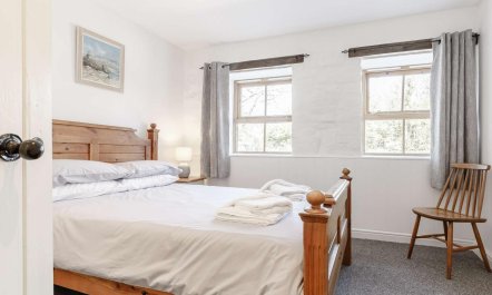 2 Bed in Cambrose 2