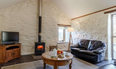 2 Bed in Cambrose 4