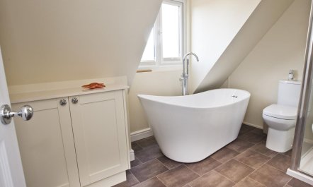 2 Bed in Nr Richmond 7
