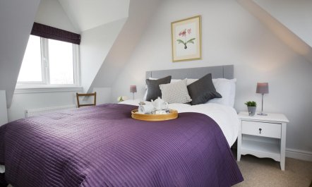 2 Bed in Nr Richmond 6