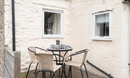 2 Bed in Nr Richmond 9