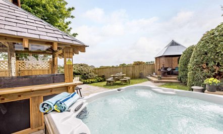 4 Bed in Holywell 1