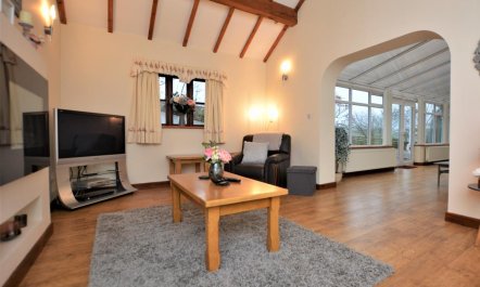 2 Bed in Colwyn Bay 1