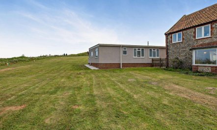 2 Bed in Mundeseley 4