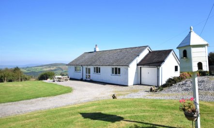 4 Bed in Denbigh 3