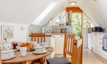 2 Bed in Ashton -under- Hill 2