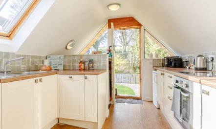 2 Bed in Ashton -under- Hill 6
