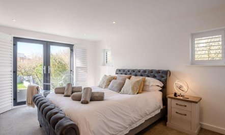 4 Bed in Lymington 8