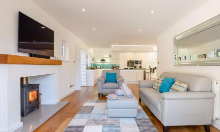 4 Bed in Lymington 6