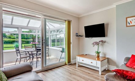 2 Bed in Highbridge 1