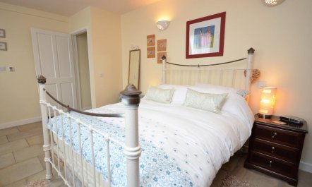 2 Bed in Llwyngwril 9