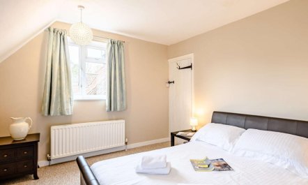 2 Bed in Holt 9