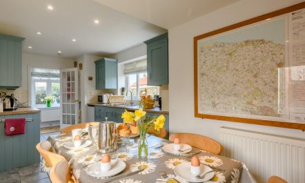 3 Bed in Weybourne 2