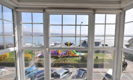 2 Bed in Aberdyfi 3