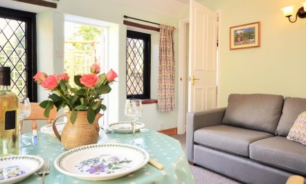 1 Bed in Sturminster Newton 2