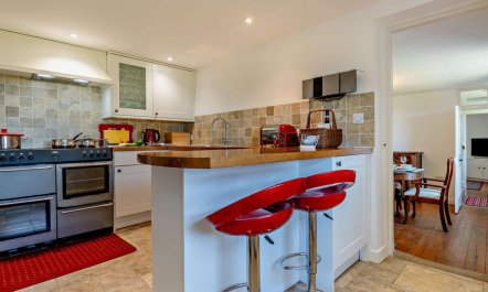 4 Bed in Swanage 2