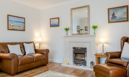 2 Bed in Colwell Bay 4