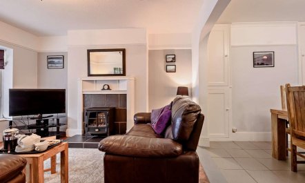 3 Bed in Tenby 2