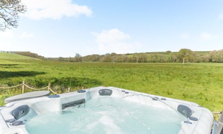 2 Bed in Holsworthy 1