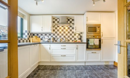 3 Bed in Bridport 6