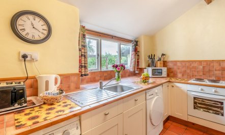 2 Bed in Ilfracombe 1