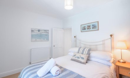 2 Bed in Aberdyfi 4